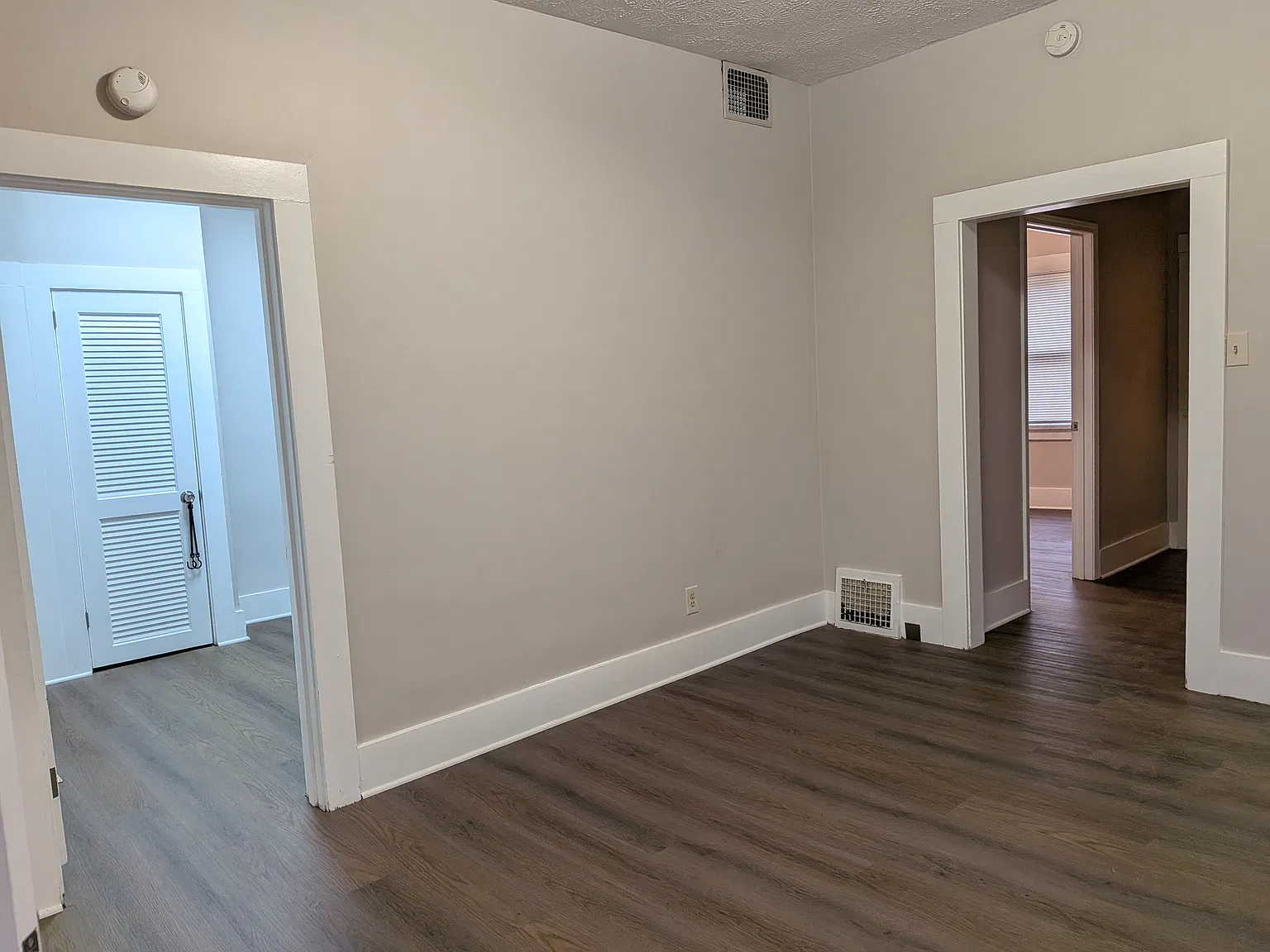 2 bed, $1,142 — Photo 4