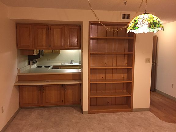 3rd image of 9 Hospital Dr APT 118