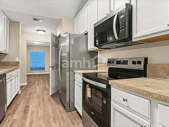 4th image of 1379 Samantha Cir E