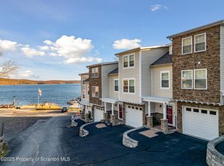 107 Rita Ln, Greentown, PA 18426