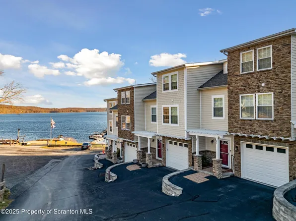 107 Rita Ln, Greentown, PA 18426