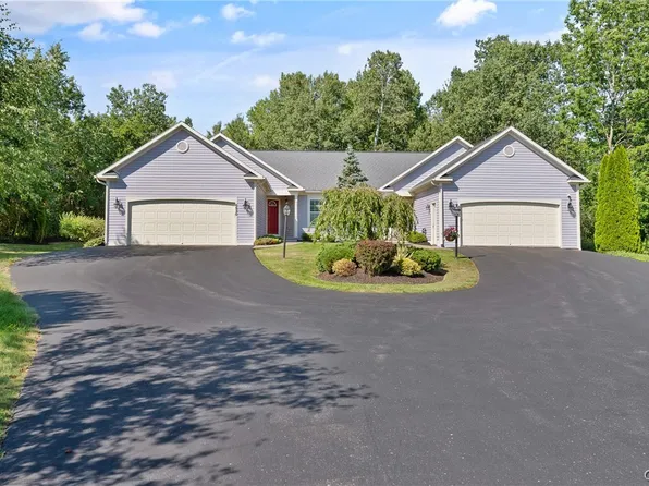 8430 Marco Ln, Baldwinsville, NY 13027