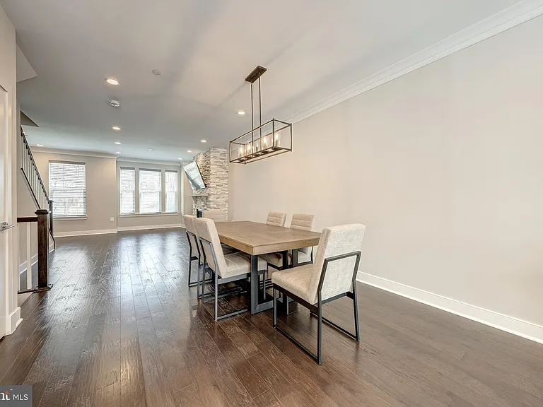 10326 Grosvenor Pl — Photo 14