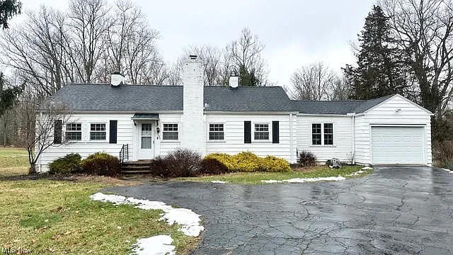 10305 Chippewa Rd photo 1