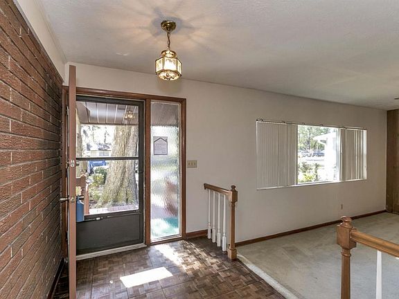 4th image of 7049 Tynan Ave