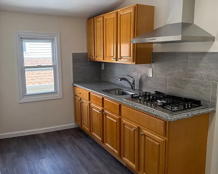331 E 22nd St #3 — Photo 7