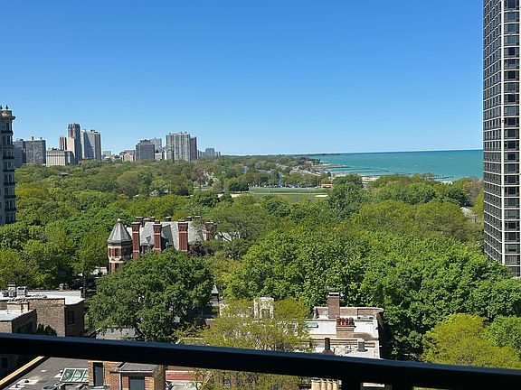 3rd image of 1450 N Astor St #15AB