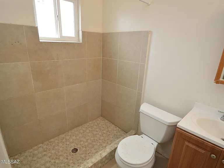 20 E Susana St — Photo 10