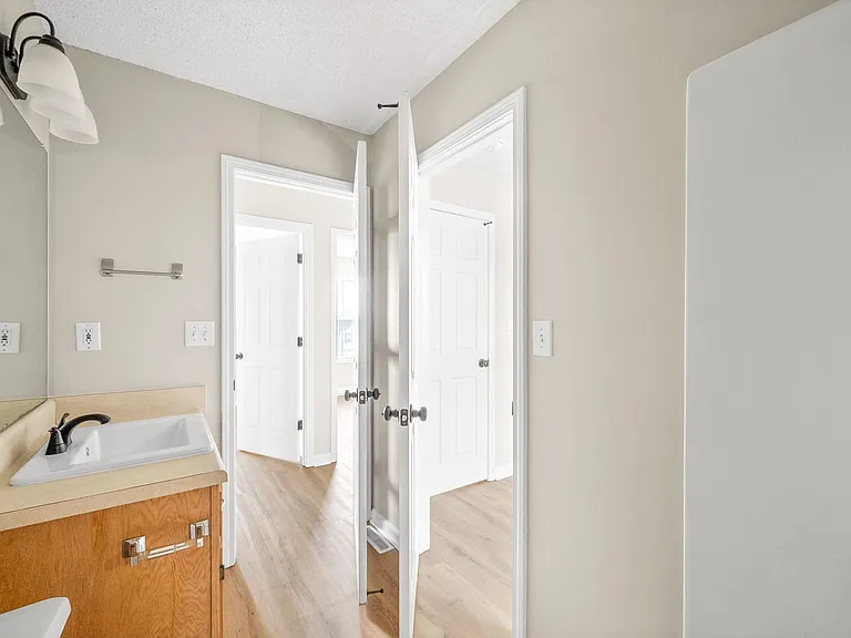 704 Shetland Dr — Photo 20