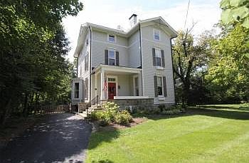 1st image of 220 Elm Ave