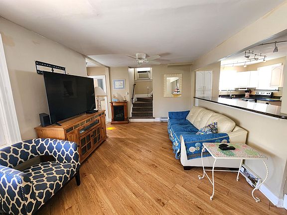 5th image of 821 Pelham Pl