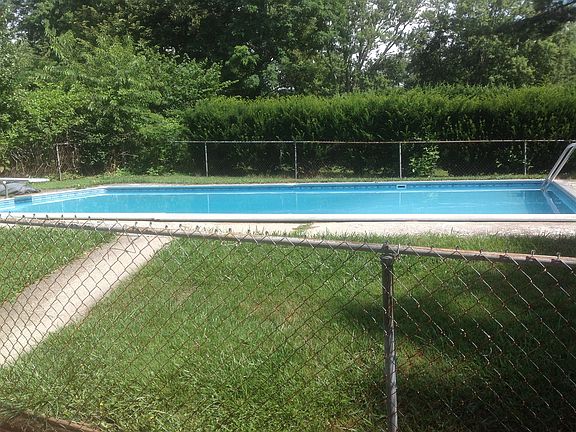 2nd image of 713 Circle Dr