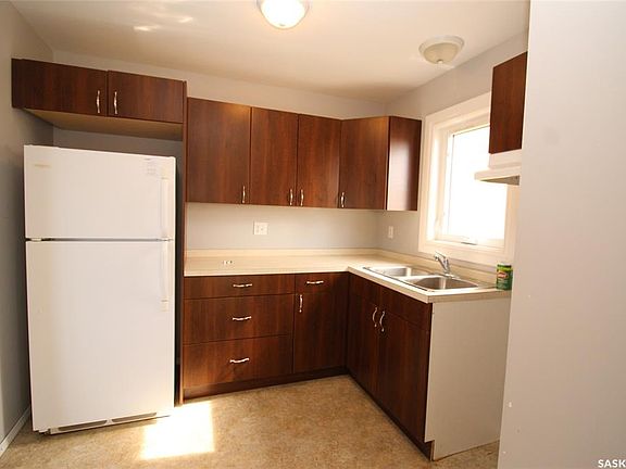 4th image of 310-320 Railway AVENUE W