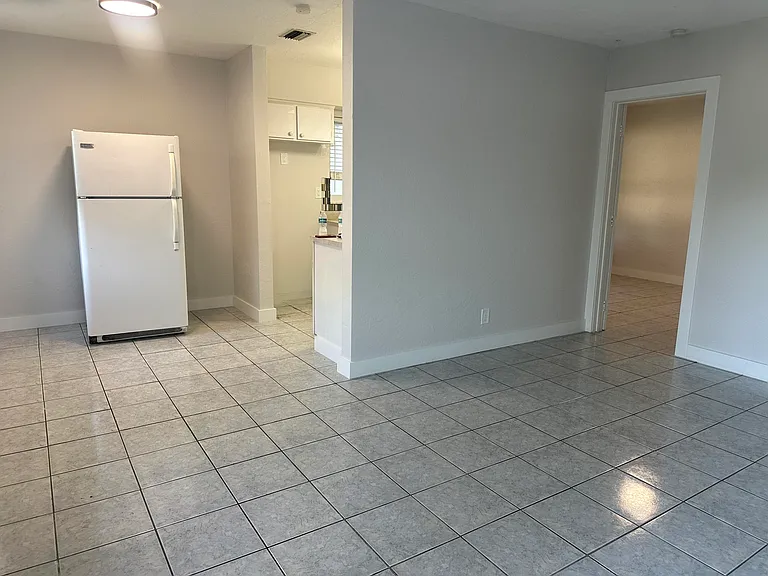 6109 SW 30th St #3 — Photo 8