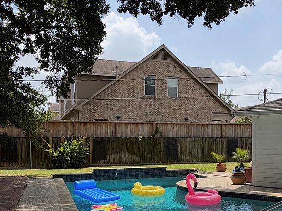 3rd image of 423 Cannon Ball Dr