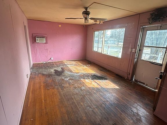 3rd image of 414 Hughes St