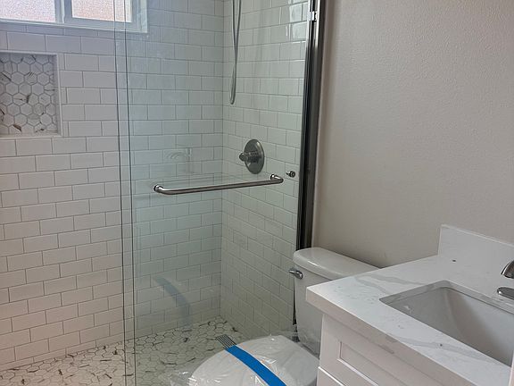 4th image of 132 Poinsettia Ave #B