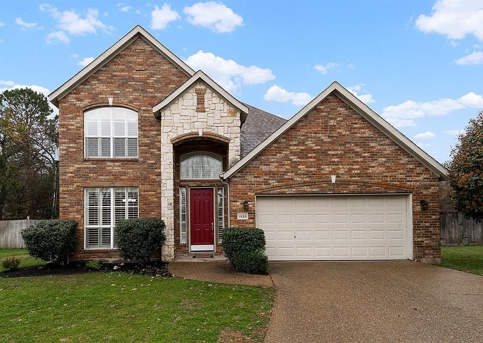 1st image of 1928 Twin Oaks Cir
