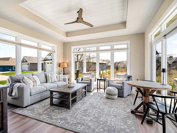 4th image of 7993 Oakmont Way #405
