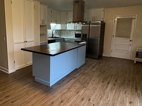 2nd image of 213 Pineview Pl