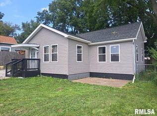 104 Hawthorne Cir, Creve Coeur, IL