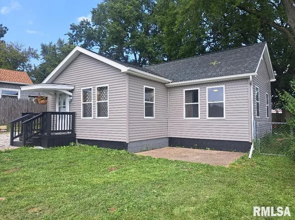104 Hawthorne Cir, Creve Coeur, IL 61610