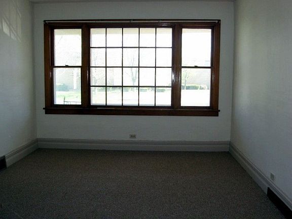 3rd image of 55 Burlington Ave