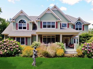 7 Birch Bark Ln, Glen Cove, NY 11542