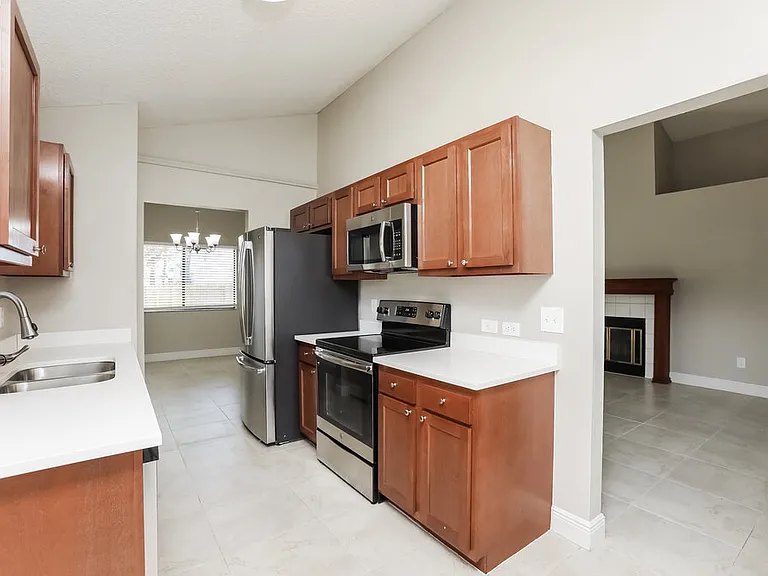 173 Lakeside Cir — Photo 7