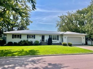 211 E Van Dusen St, Springfield, MN 56087