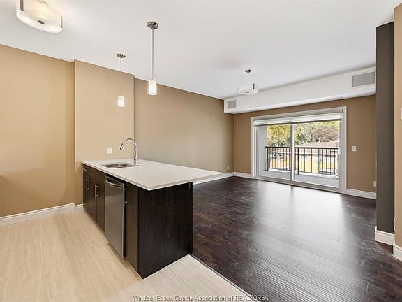 5th image of 480 Fairview Blvd #205