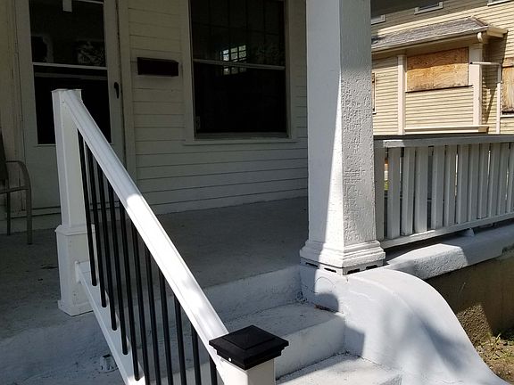 2nd image of 1127 Grafton Ave