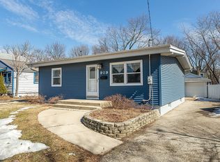 919 S Liberty St, Elgin, IL 60120