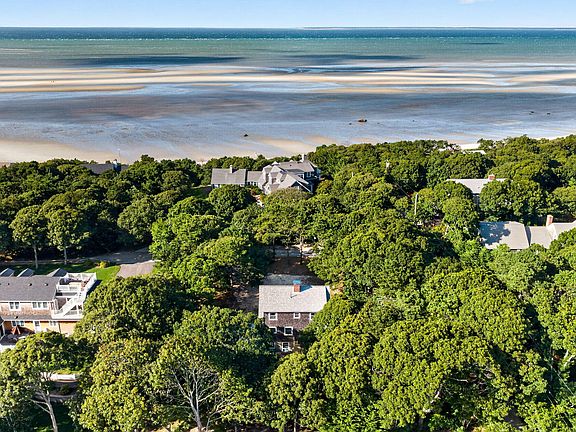 3rd image of 92 Dune Road