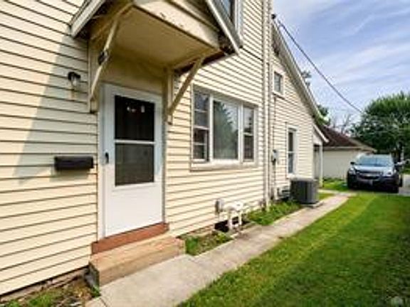 2nd image of 548 E Pearl St #B