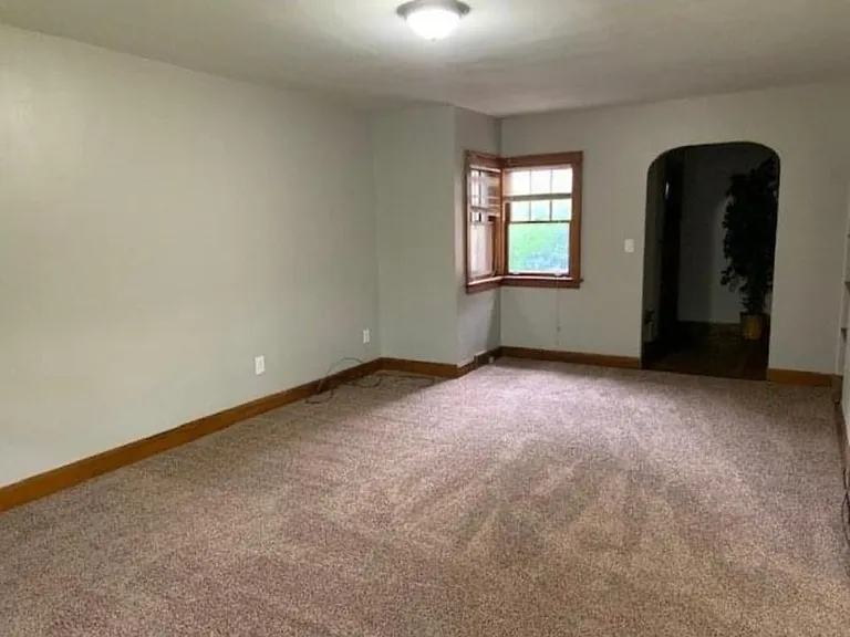 1728 E Locust St — Photo 6