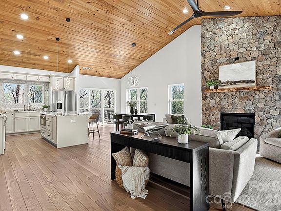 2nd image of 162 Preserve Ct