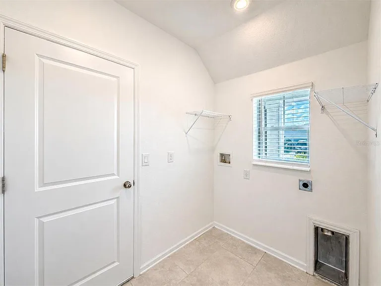 360 Loch Ct — Photo 17