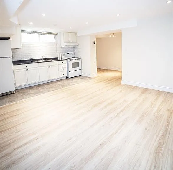 550 Glencairn Ave #BASEMENT — Photo 4