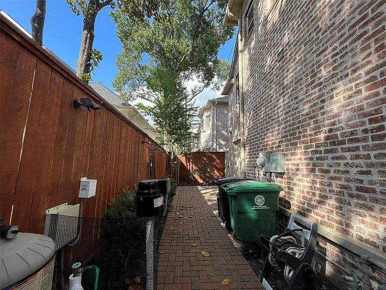 27 Lana Ln #A — Photo 50