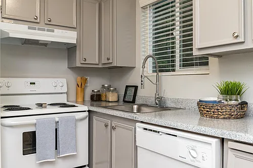 Tamaryn Apartments Photo 1