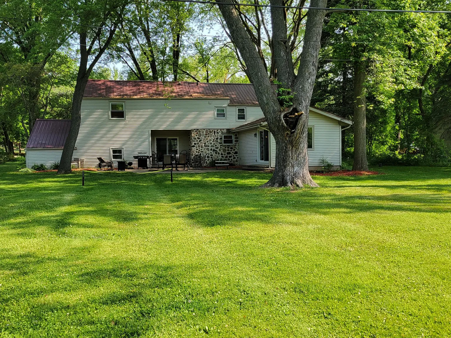 4 bed, 2.5 bath, 2281 sqft, $5,000 — Photo 3