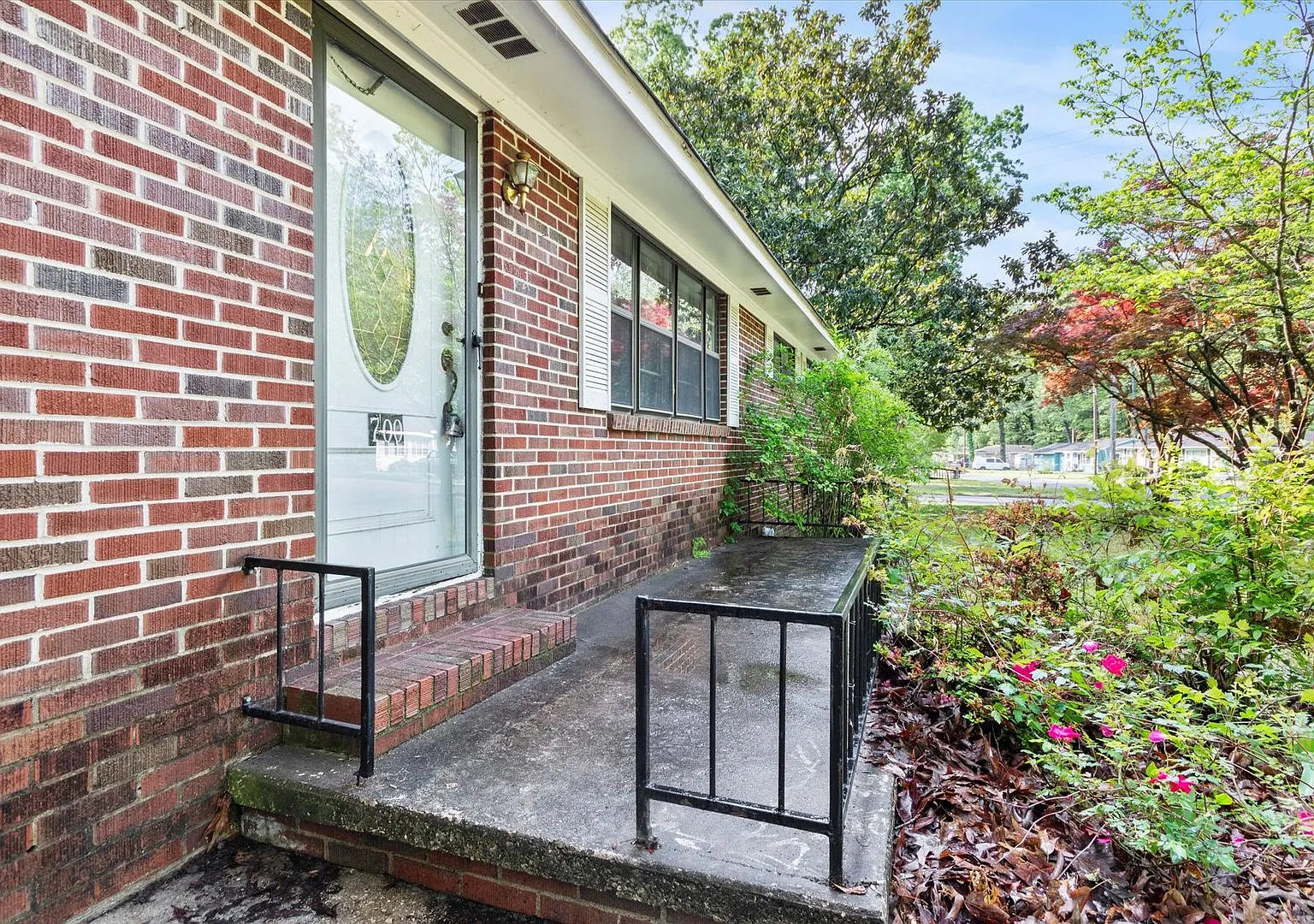 Minutes to downtown Hartselle! — Photo 4