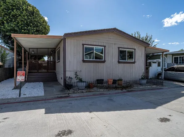 112 Chestnut Ln #112, Hollister, CA 95023