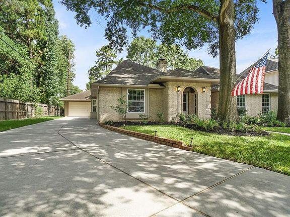 Looking towards the home rom the street. The driveway is long and will accommodate two car parking. Lots of matue trees will keep your cooling bills down. Exterior Brick/Hardy plank.