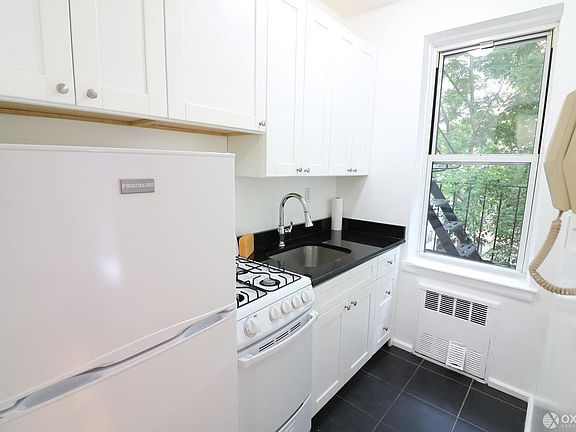 4th image of 242 E 89th St APT 1C