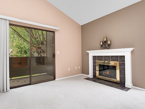 3rd image of 10014 NE 122nd St APT D
