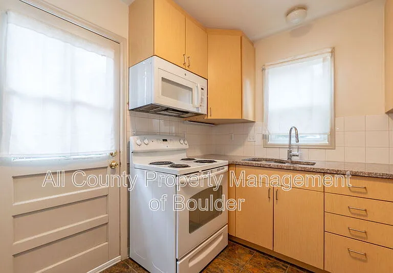 1817 Grove St #3 — Photo 6