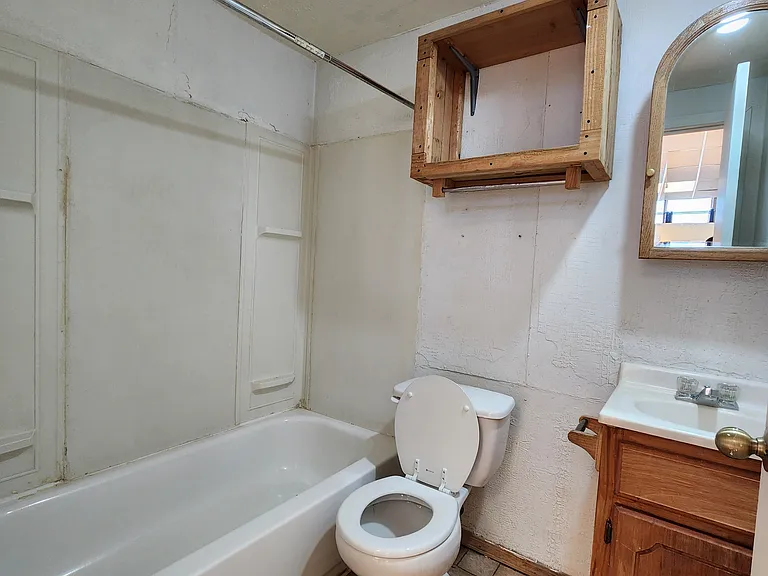 208 Mainapt #1 — Photo 4