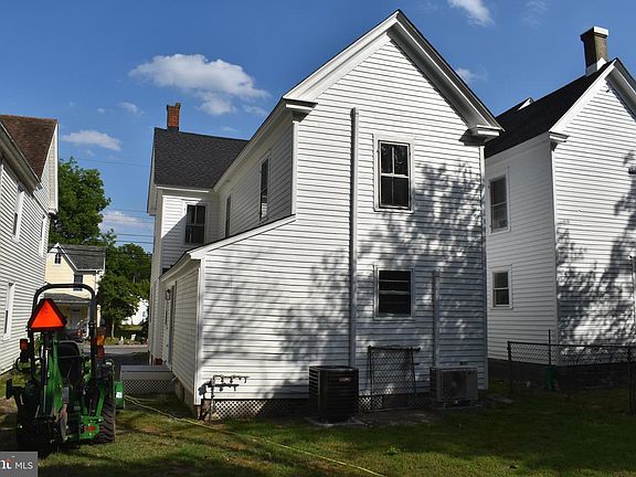 4th image of 207 Willis St